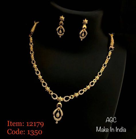 https://www.facebook.com/SAASFashionJewellery/photos/pcb.1552458664910808/1552458301577511/?type=3&theater Neckless Gold Jewelry Indian, Latest Necklace Designs Gold, Elegant High Fashion, Gold Bangle Watch, Fashion Jewelry Necklaces Gold, Simple Necklace Designs, Small Earrings Gold, Jewelry Necklace Simple, Gold Jewels Design