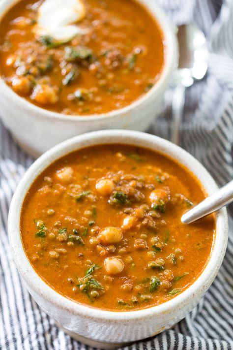 Roasted Red Pepper Lentil Soup Maternity Meals, Healthy Soup Ideas, Soup Dinner Recipes, Dinner Recipes Soup, Roasted Red Peppers Recipes, Freezer Soups, Soup Recipes Easy, Healthy Soup Vegetarian, Soup Recipes Healthy