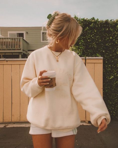 Mood for the day: vanilla girl aesthetic Consisting of, light colours like beige and white with comfy items and gold jewellery ⭐️🍯🫧🧸🌙 #fashion #fashionstyle #clothes #style #styleinspiration #styleinspo #styleblogger #outfitinspiration #outfitoftheday #outfit #outfitideas Outfits With Neutral Colors, Vanilla Core Aesthetic Outfits, Vanilla Girl Fashion, Neutral Girl Aesthetic, Beige Girl Aesthetic, Beige Clothing, Clean Beauty Aesthetic, Beige Aesthetic Outfit, Vanilla Girl Aesthetic