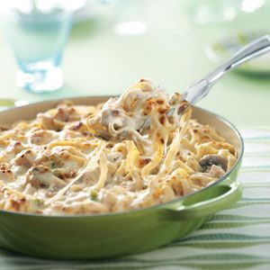 Turkey Fettuccine Skillet Recipe from Taste of Home -- shared by Kari Johnston of Marwayne, Alberta Leftover Turkey Recipes, Turkey Dishes, Cheap Dinner Recipes, Giada De Laurentiis, Cheap Dinners, Alfredo Pasta, Leftovers Recipes, Skillet Meals, Home Recipes