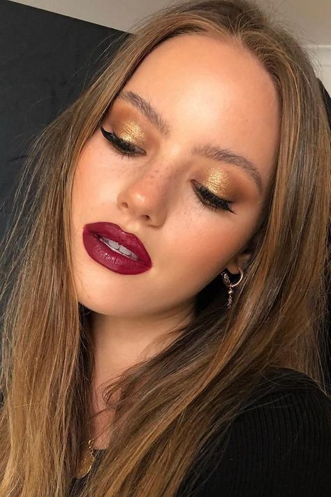 Bright Wedding Makeup, Tanielle Jai, Makeup For Brunettes, Eyeliner Trends, Extra Makeup, Wedding Makeup For Brunettes, Wedding Makeup Ideas, Make Up Gold, Gold Eyeliner