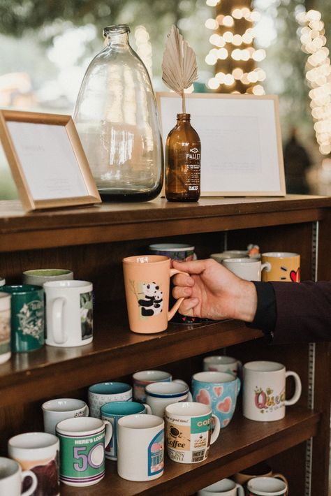 Mugs At Wedding, Coffee Cup Wedding Favors Mugs, Coffee Cup Favors Wedding, Mug Rack Wedding, Wedding Cup Favors For Guests, Thrifted Coffee Mugs Wedding, Mismatched Cups Wedding, Wedding Favor Mugs, Coffee Mug Favors Wedding