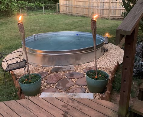 Diy Water Trough Pool, Stock Tank Pool Ideas Backyards With Deck, Stock Tank Landscape Ideas, Farm Pools Stock Tank, Cattle Tank Pool, Water Trough Pool Ideas, Stock Tank Pool Landscape Ideas, Stock Tank Dog Pool, Water Trough Hot Tub