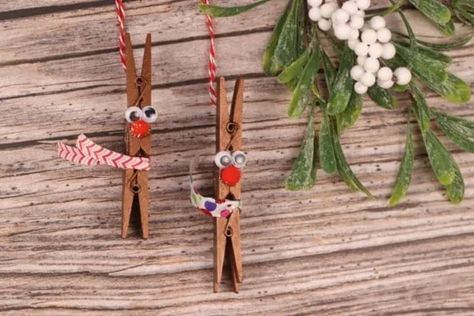 Clothespin Reindeer Ornaments, Reindeer Clothespin Ornaments, Clothes Pin Reindeer, December Crafts For Kids, Easy Homemade Christmas Ornaments, Clothespin Reindeer, Reindeer Clothespin, Christmas Clothespin, Clothespin Ornaments