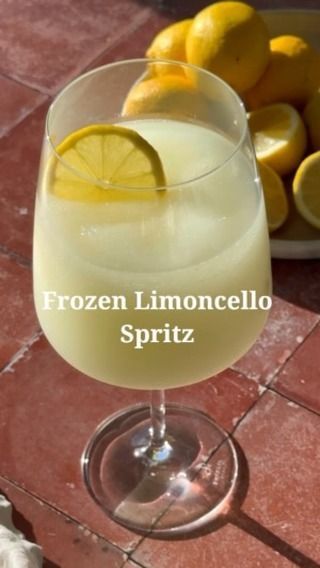 Limoncello Spritz, Spritz Recipe, Lemon Sorbet, Carbonated Drinks, Lemon Slice, Frozen Drinks, Summer Cocktails, Cocktail Recipes, Blending