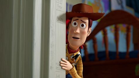 In one closeup shot, you can see that Andy marked the height of his various toys against the door jamb. Pixar Lamp, Phineas E Ferb, Dibujos Toy Story, Toy Story Movie, Film Trailer, Looney Tunes Cartoons, Toy Story 3, The Good Dinosaur, Woody Toy Story