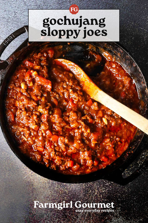 sloppy joes beef in a skillet Braised Meals, Pork Sloppy Joes, Crunchy Cole Slaw, Iron Meals, Homemade Tomato Paste, Korean Beef Recipes, Hearty Food, Sloppy Joe Recipe, Joe Recipe