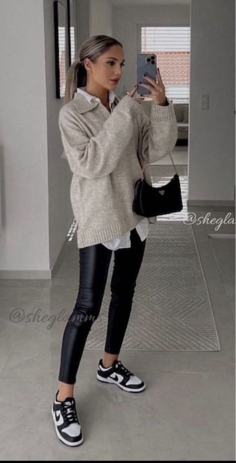 Faux Leather Leggings Outfit Casual, Black Faux Leather Leggings Outfit, Leather Leggings Outfit Casual, Dunk Panda, Faux Leather Leggings Outfit, Mum Style, Outfit Boards, Leggings Outfit Casual, Leather Leggings Outfit