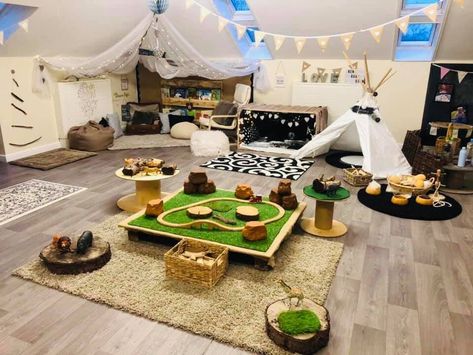 Reggio Themes Preschool, Natural Daycare Decor, Early Years Baby Room Ideas, Toddler Reggio Classroom Set Up, 2-3 Room Ideas Childcare, Baby Room Eyfs Ideas, Baby Room Curiosity Approach, Toddler Nursery Room Ideas Eyfs, Baby Room Nursery Ideas Eyfs