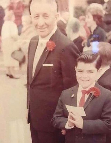 Very, very rare family pic of Carlo Gambino at his Godson Anthony Galgano ‘s 1st Communion Albert Anastasia, Italian Mobsters, Gambino Family, Db Cooper, Corleone Family, Carlo Gambino, Spanish Harlem, Real Gangster, Chicago Outfit