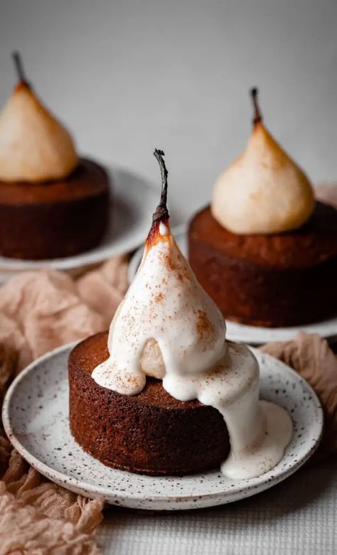 Pear Cardamom, Wine Poached Pears, Cardamom Cake, Pear Recipes, Poached Pears, Fall Cakes, Fall Baking, Fall Desserts, Mini Cakes