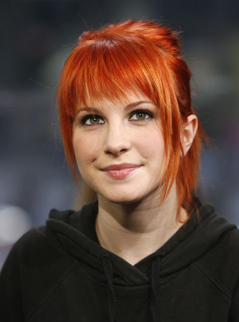 Paramore is my favourite band and if you say they aren't rock anymore they are pop I will kick your face in. Hayley Williams Haircut, Haley Williams Hair, Haley Williams, Hayley Paramore, Paramore Hayley Williams, Punk Hair, Hayley Williams, Formal Hairstyles, Paramore