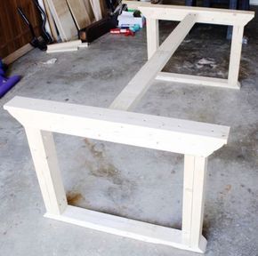 Different idea for a farmhouse table frame, I'd use 4x4s instead of stacked 2x4s though Build A Farmhouse, Diy Esstisch, Build A Farmhouse Table, Farmhouse Table Plans, Deco Marine, Farmhouse Dining Rooms Decor, Wood Table Diy, Farmhouse Dining Room Table, Diy Farmhouse Table