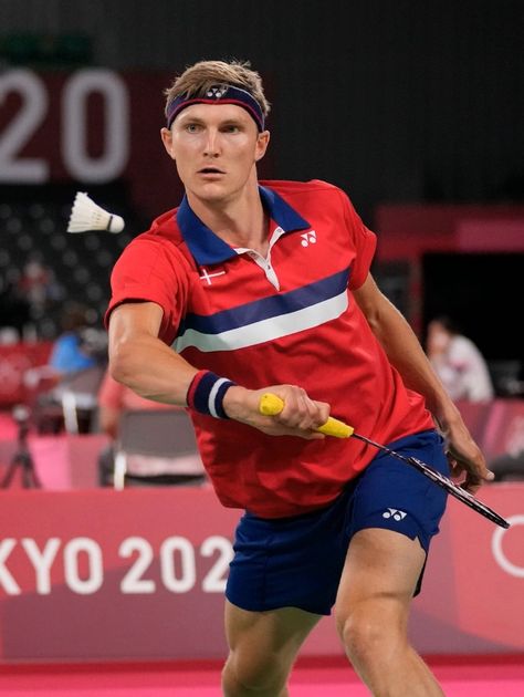 Viktor Axelsen (Denmark) 🥇 Women's singles • Tokyo 2020 Olympics #badminton Viktor Axelsen, Olympic Badminton, 2020 Olympics, Olympic Athletes, Olympic Sports, Tokyo 2020, Summer Olympics, Action Poses, Sports Photography