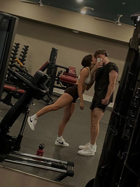 Couples Vision Board, Gym Couple, Fitness Vision Board, Gym Pictures, Trening Fitness, Life Vision Board, Gym Inspiration, Cute Couples Photos, A Gym