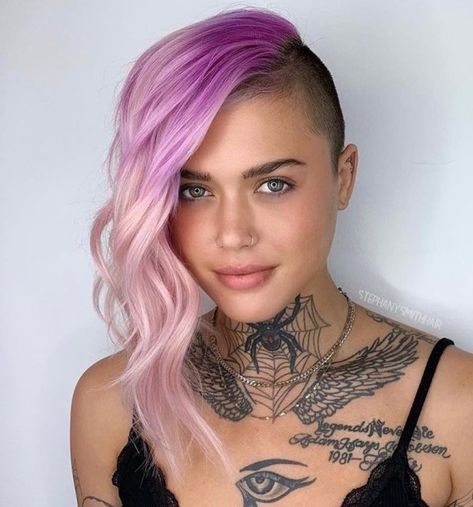 Best Undercut Hairstyles, Half Shaved Head, Undercut Long Hair, Half Shaved Hair, Shaved Side Hairstyles, Half Shaved, Shaved Undercut, Undercut Women, Hair To One Side