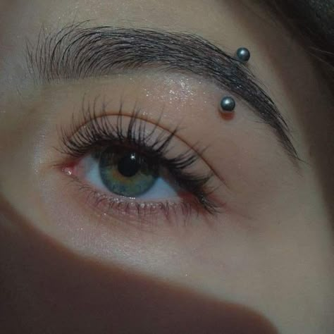 Piercing No Rosto, Cool Ear Piercings, Face Piercings, Cool Piercings, Facial Piercings, Cute Piercings, Eyebrow Piercing, Body Jewelry Piercing, Body Piercings