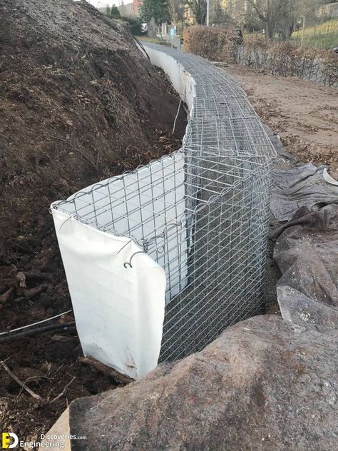 25+ Attractive And Practical Gabion Projects - Engineering Discoveries Gabion Wall Design, Rock Fence, Gabion Stone, Gabion Cages, Gabion Retaining Wall, Backyard Retaining Walls, Retaining Wall Design, Gabion Fence, Landscaping A Slope