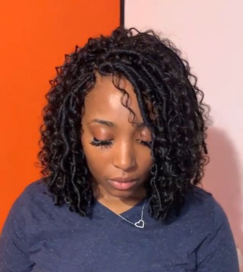 Trendy We Fryzurach, Angled Bob Haircuts, Crochet Hairstyles, Twisted Hair, Curly Crochet Hair Styles, Faux Locs Hairstyles, Long Bob Haircuts, Twist Braid Hairstyles, Crochet Braids Hairstyles