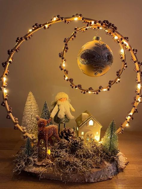 Hoop Centerpieces, Christmas Crib Ideas, Xmas Centerpieces, Christmas Decorations Centerpiece, Paper Christmas Decorations, Cozy Christmas Decor, Christmas Candle Decorations, Christmas Centerpieces Diy, Xmas Wreaths