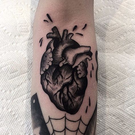 Heart Tattoo On Leg, Blast Over Tattoo, Traditional Heart Tattoos, Tattoo On Leg, Learn To Tattoo, Tatuagem Masculina Pequena, Anatomical Heart Tattoo, P Tattoo, Waist Tattoos