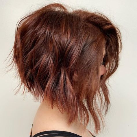 Auburn Inverted Wavy Bob Medium Stacked Haircuts, Bob Haircut Back View, Graduated Bob Hairstyles, Short Stacked Haircuts, Graduated Bob Haircuts, Stacked Haircuts, Long Bobs, Bronde Balayage, Stacked Bob Haircut