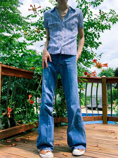 1970s, pearls, 70s men, bellbottoms, bellbottoms men Men’s Bell Bottom Outfit, Bellbottom Jean Outfits Men, Cutbray Outfit Men, Bell Bottom Men, 70s Jeans Men, Bell Bottom Jeans Outfit Men, Mens Flared Jeans, 70s Mens Clothes, Flared Jeans Men