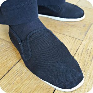 How to choose the best Tai Chi shoes Kung Fu Shoes, Tai Chi Clothing, Martial Arts Shoes, Tai Chi Moves, Tai Chi For Beginners, Learn Tai Chi, Qigong Exercises, Tai Chi Exercise, Tai Chi Qigong