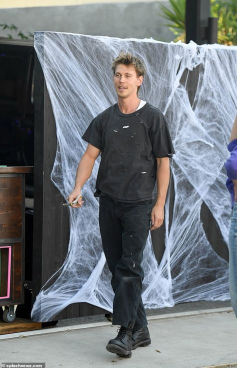 Austin Butler Style, Ralph Lauren Men Outfits, Butler Outfit, Mens Outfit Inspiration, Austin Butler, November 1, Cool Fits, Men Fashion Casual Outfits, Fashion Images