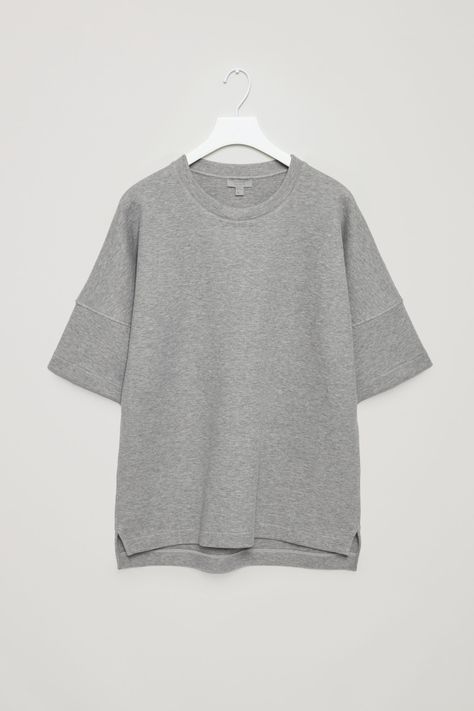 Oversized Grey T Shirt Outfit, Essentials Wishlist, Tsunade Senju, Outfit School, Design Wardrobe, Teenage Girl Outfit, Rock Lee, Clothes Aesthetic, School Shopping