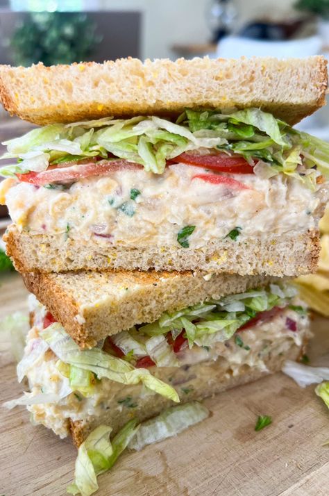 Chickpea Sandwich Recipes, Cold Sandwich Recipes, Legume Recipes, Chickpea Sandwich, Sandwich Healthy, Veggie Bites, Fruit Treats, Chickpea Salad Sandwich, Cold Sandwiches