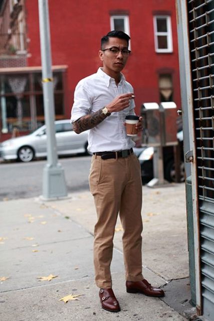 With camel trousers, white shirt and black belt Monk Strap Shoes Men, Monk Strap Shoes, Dress Well, Monk Strap, Mens Trousers, Well Dressed, Look Cool, White Shirt, Gq