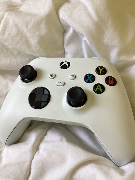 Xbox Controller Aesthetic, Controller Aesthetic, Xbox Wallpaper, Control Xbox, Fun Video Games, Pretty Sneakers, Diy Flower Crown, X Box, Xbox Series S