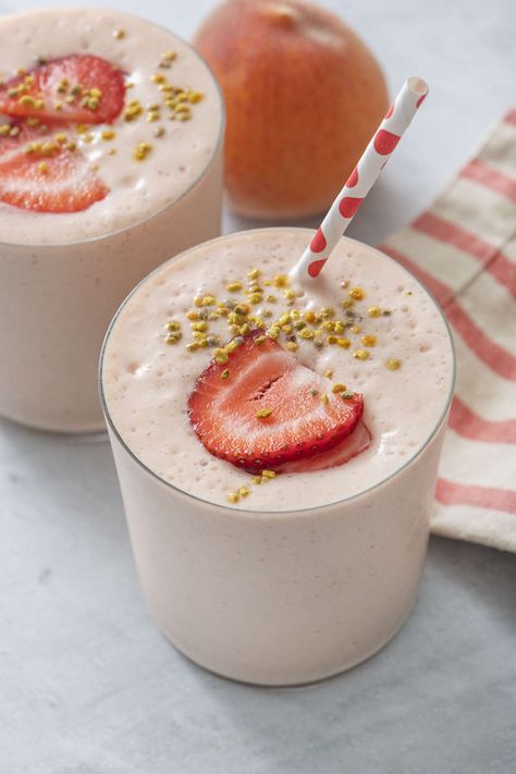 Strawberry Peach Smoothie | Weelicious Strawberry Peach Smoothie, Raspberry Pancakes, Whole Wheat Waffles, Delicious Keto Recipes, Peach Smoothie, Fruit Pops, Superfood Salad, Tropical Smoothie, Savory Vegan