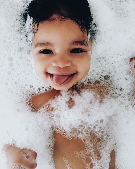 Inspiration Photoshoot, Taking A Bath, Foto Baby, Cute Cute, Tiny Humans, Baby Family, Bubble Bath, Future Baby