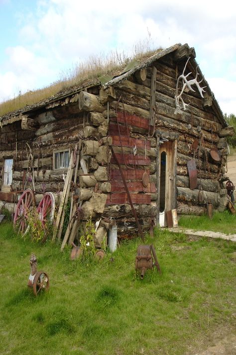 Hunters Cabin Long Ago Trappers Cabin, Hunters Cabin, Log Cabin Sheds, Survival Shelter, Rustic Farmhouse Kitchen, Cabin Lodge, Cabin Camping, House Hunters, Little Cabin