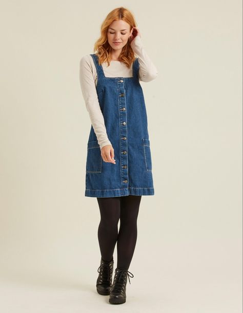 Denim Pinafore Dress Outfit, Pinafore Dress Outfit, Blouse Dress Outfit, Maxi Dress Outfit Fall, Denim Dress Outfit, Casual Denim Dress, Denim Pinafore Dress, Denim Pinafore, Dresses With Pockets