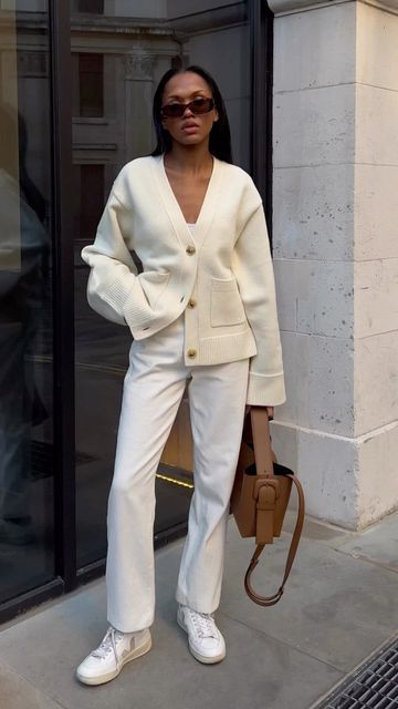 Medium Length Cardigan Outfit, Minimal Fashion Spring, Fall 2023 Cardigan, Effortlessly Chic Outfits Fall, Fall White Outfits For Women, Quiet Luxury Fall Outfit, Quiet Luxury Fashion Fall, Classy Cardigan Outfit, Khaite Cardigan Outfit