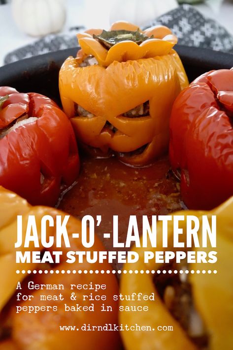 Gefüllte Paprika: Jack-O'-Lantern Meat & Rice Stuffed Peppers - dirndl kitchen Pepper Jack O Lantern, Turkey Taco Skillet, Halloween Stuffed Peppers, Stuffed Peppers Beef, Taco Skillet, Stuffed Peppers With Rice, Halloween Food Dinner, Easy Stuffed Peppers, Turkey Taco