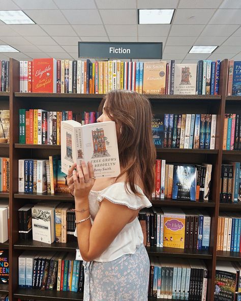 book photos
bookstore poses
poses
aesthetic book pictures Pictures In Bookstores, Bookstore Photo Ideas, Bookish Photo Ideas, Bookstore Senior Pictures, Barnes And Noble Photoshoot, Bookstore Photoshoot Aesthetic, Photo Ideas With Books, Book Store Pictures, Bookstore Poses