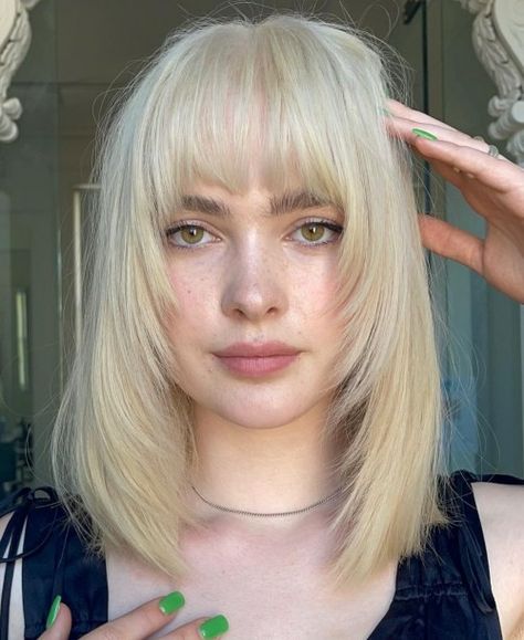 Chin Length Grey Hair With Bangs, Framed Bangs, Cute Bangs Haircut, Bangs Haircut Ideas, Haircut Ideas Trendy, One Length Hair, Layered Thick Hair, Bangs Haircut, Face Framing Hair