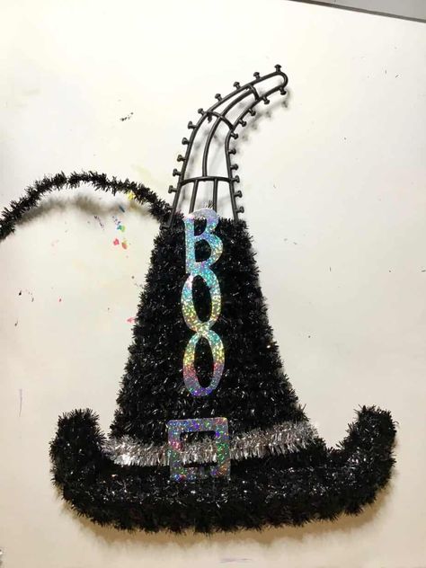 Dollar Tree Witch Hat Wreath, Dollar Store Halloween Diy, Halloween Witch Hat Wreath, Dollar Tree Wreath, Dollar Tree Halloween Decor, Witch Hat Wreath, Black Halloween Wreath, Rainbow Halloween, Hat Wreath