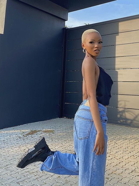 Spiritual Baddie, Buzzed Hair Women, Noir Aesthetic, Short Hair Outfits, Short Dyed Hair, Bald Head Women, Short Sassy Haircuts, Sassy Haircuts, Natural Hair Short Cuts