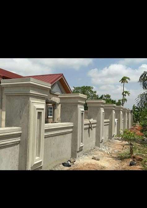 Fance And Gate Design, Fance Iron Design Modern, Perimeter Wall Design Ideas, Villa Fence Wall Design, Concrete Fence Wall Design Ideas, Compound Wall Ideas, Classic Villa Exterior, Fence Wall Design, Compound Wall Design