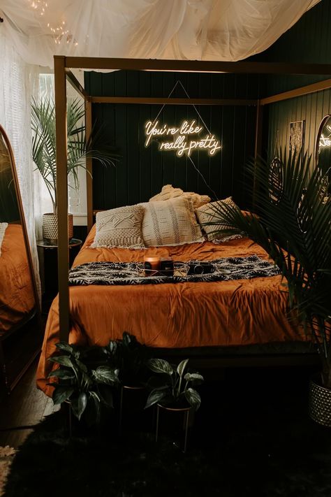 Black Canopy Bed Boho, Canopy Bed Aesthetic Boho, Moody Rainforest Bedroom, Canopy Bed Studio Apartment, Black And Rust Bedroom Boho, Black Boho Bedroom, Canopy Bed Aesthetic, Dark Earthy Bedroom, Moody Boho Bedroom