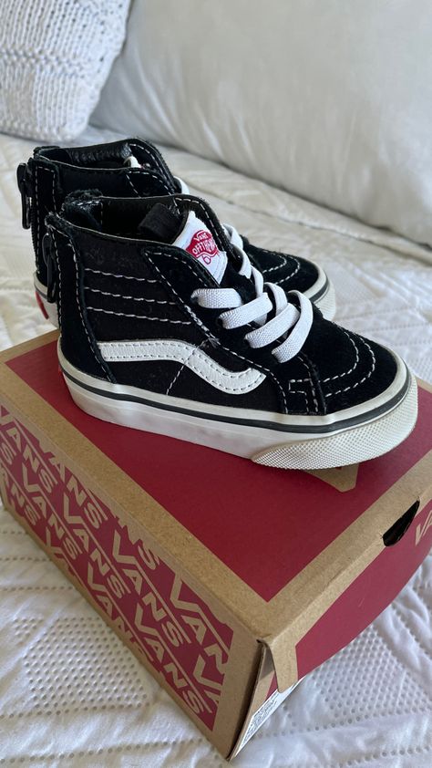 baby vans 🖤 Baby Vans, Vans Outfit, Dream Baby, Baby Things, Baby Fever, Baby Wearing, Vans Shoes, Baby Stuff, Baby Shoes