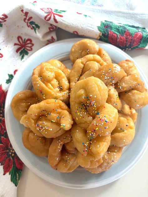 Calabrese Scalille Italian Christmas Dessert Italian Treats, Italian Christmas Desserts, Italian Recipes Dessert, Fritters Recipe, Italian Dessert, Italian Recipe, Italian Christmas, Traditional Recipes, Fritter Recipes