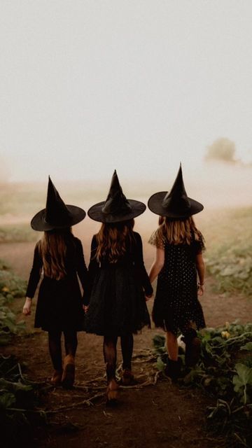 Halloween Mini Session, Halloween Tights, Witches Night Out, Pumpkin Patch Photoshoot, Best Pumpkin Patches, Witch Photos, Witch Pictures, Witch Costumes, Halloween Photography