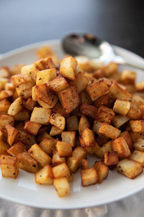 Fried Potato Bites, Pan Fried Potatoes, Fried Potatoes Recipe, Deep Fried Potatoes, Potatoes Crispy, Hashbrown Recipes, Baked Potato Recipes, Potato Bites, Potato Sides