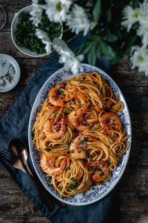 Prawn Pasta, Shell Pasta Recipes, Pasta Noodle Recipe, Seafood Pasta Recipes, Italian Dinner Recipes, Appetizers For A Crowd, Prawn Recipes, Vegan Pasta Recipes, Seafood Appetizers